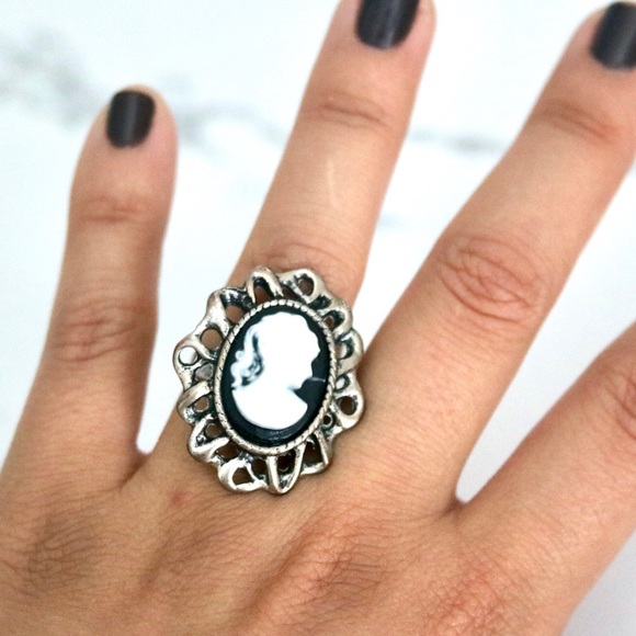 Vintage Silhouette Ring - Picture 4 of 6
